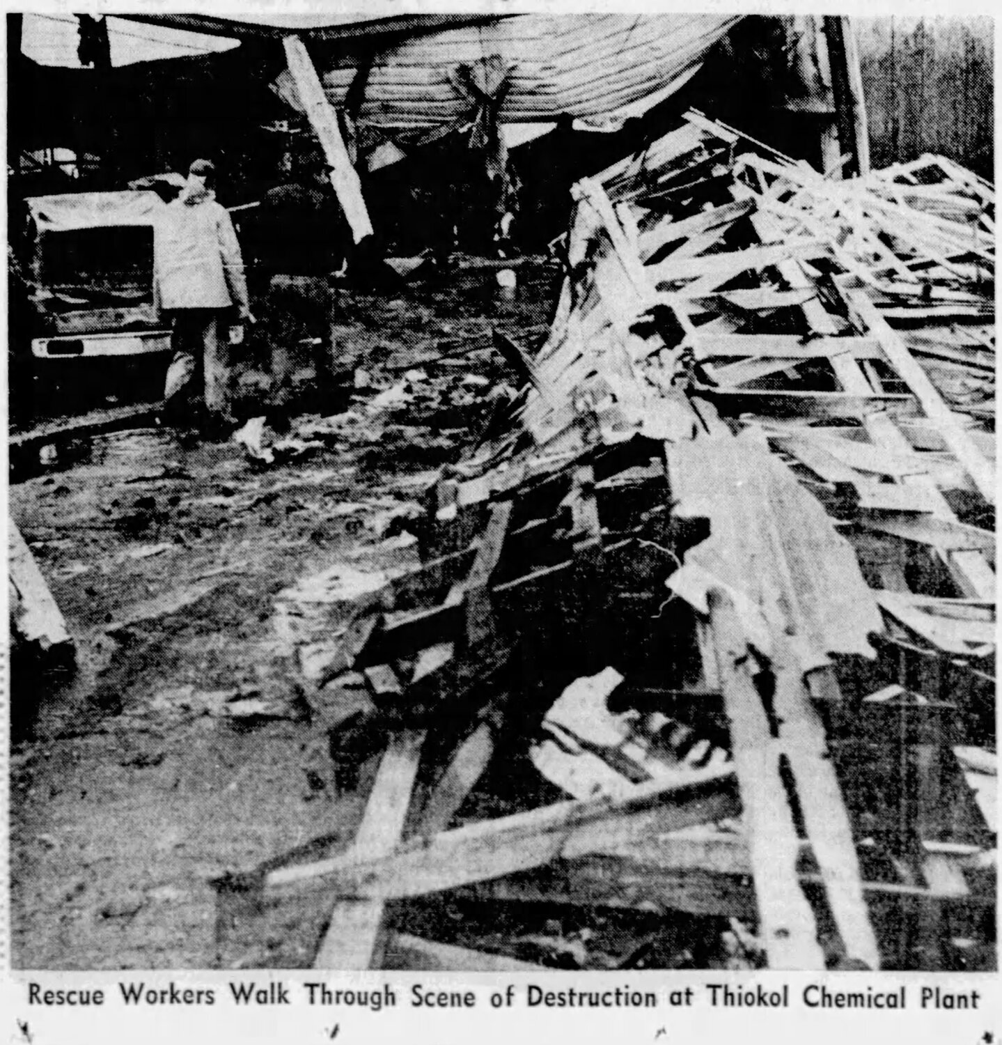世界一点物写真 SCANDAL No.70 Echoes of 1971: the tragedy at Thiokol - Fernandina Observer